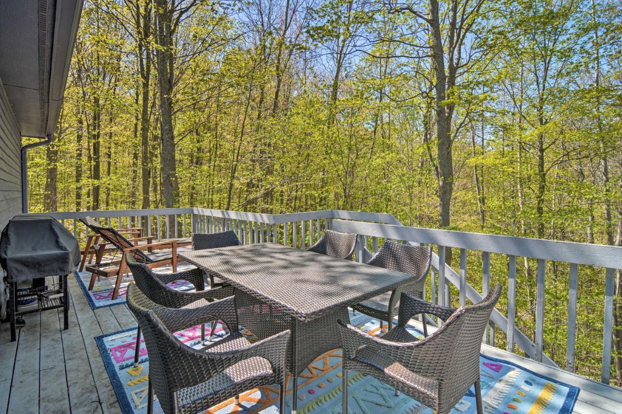 Resort-Style Harbor Springs Home With 2 Decks! Exteriér fotografie